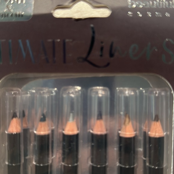 Beautifully You Ultimate 6 Bold EyeLiner Set in black, green, metallic, blue. - Picture 2 of 5